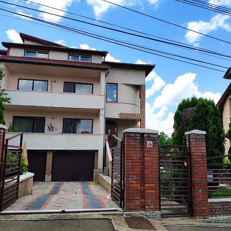 Ten'S Apartment - Spatios Si Linistit Cluj-Napoca Exterior photo
